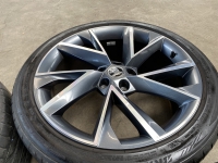 19 inch originele Vega velgen Skoda Superb 235 40 19