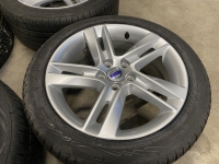 17  inch originele Sadia winterset Volvo V60 235 45 17