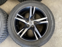 18 inch originele R design velgen + winterbanden Volvo XC40 31445812