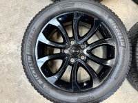 17 inch originele velgen + vierseizoenenbanden Nissan Juke KE409-1K200