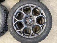 17 inch originele velgen + winterbanden Alfa Romeo Giulia 156107469