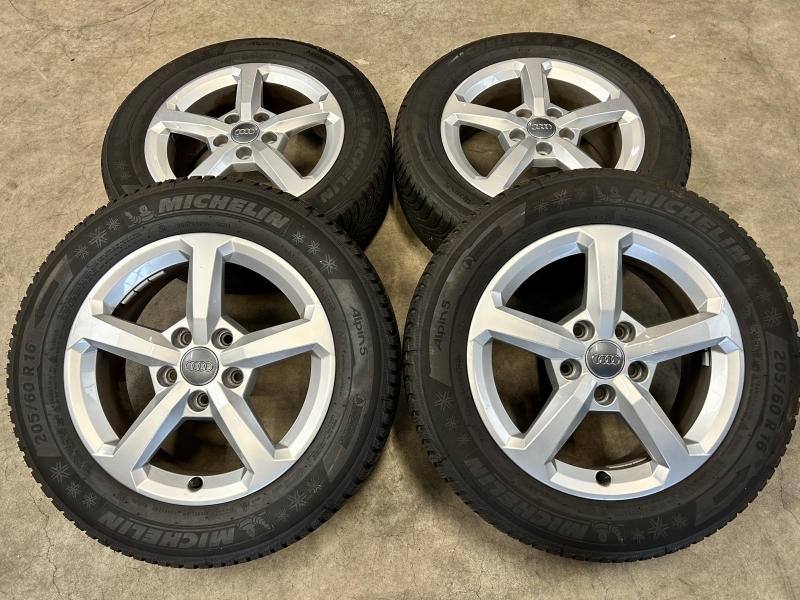 16 inch originele velgen + winterbanden Audi Q2  81A601025