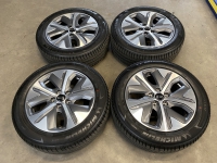 17 inch originele velgen + zomerbanden Kia E NIRO 215 55 17