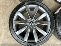 19 inch originele Chennai velgen + vierseizoenenbanden Volkswagen Passat 3G8601025G