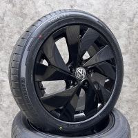 zwarte 17 inch originele Belmont velgen + zomerbanden Volkswagen Golf 8 5H0601025C