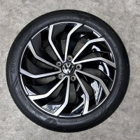 17 inch originele  Ventura velgen + zomerbanden Volkswagen Golf 8 5H0601025D