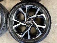 18 inch originele velgen + zomerbanden Toyota C-HR PW457-10003