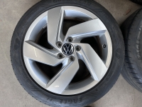 17 inch originele Richmond GTI velgen + zomerbanden  Volkswagen Golf 8 5H0601025E set 1