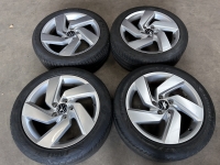 17 inch originele Richmond GTI velgen + zomerbanden  Volkswagen Golf 8 5H0601025E set 1