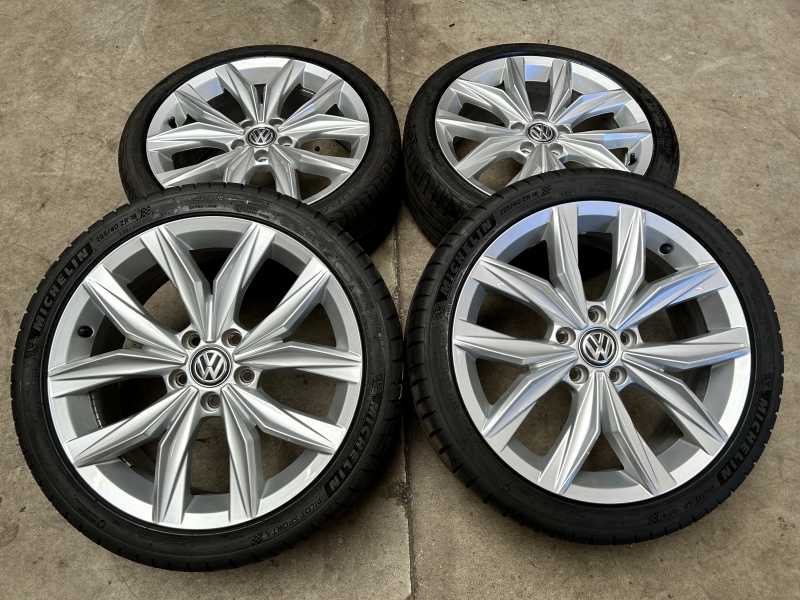 18 inch originele Kingston velgen + zomerbanden Volkswagen Golf  set 1