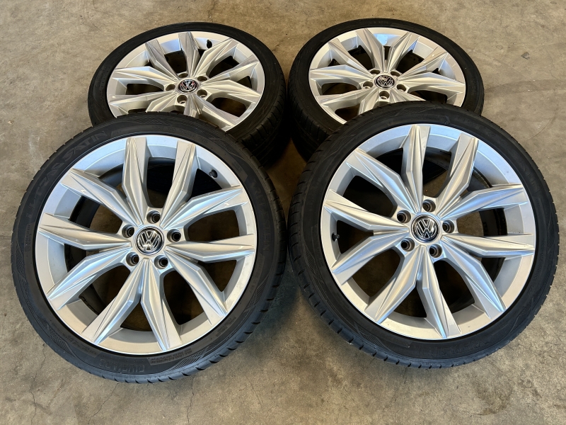 18 inch originele Kingston velgen + zomerbanden Volkswagen Golf  set 1