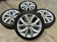 18 inch originele Kingston velgen + zomerbanden Volkswagen Golf  set 1