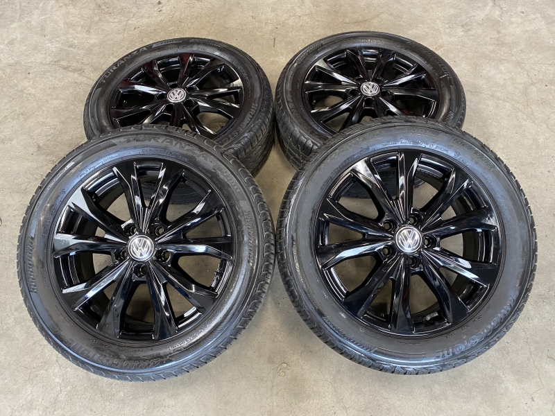 zwarte 17 inch originele Barahona velgen zomerbanden Volkswagen