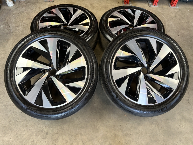 20 inch originele Drammen velgen + zomerbanden Volkswagen ID.4 11A601025A set 2