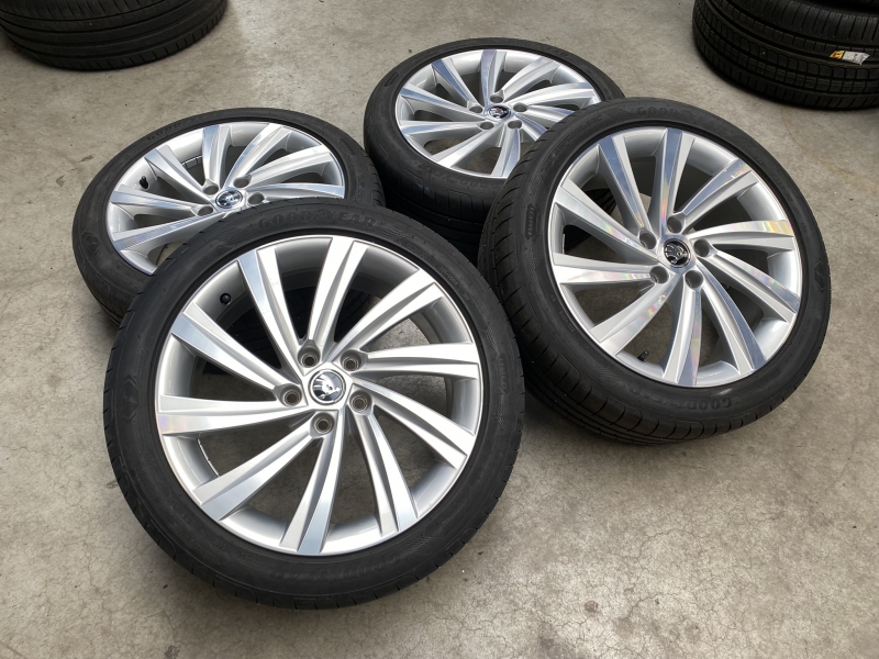 Inch Originele Perseus Velgen Skoda Octavia Originalwheels Nl