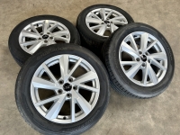 17 inch originele velgen + zomerbanden Audi Q2 81A601025B set 2