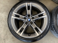 18 inch originele M velgen + zomerbanden BMW 1 serie F40 style 556 M 8053524