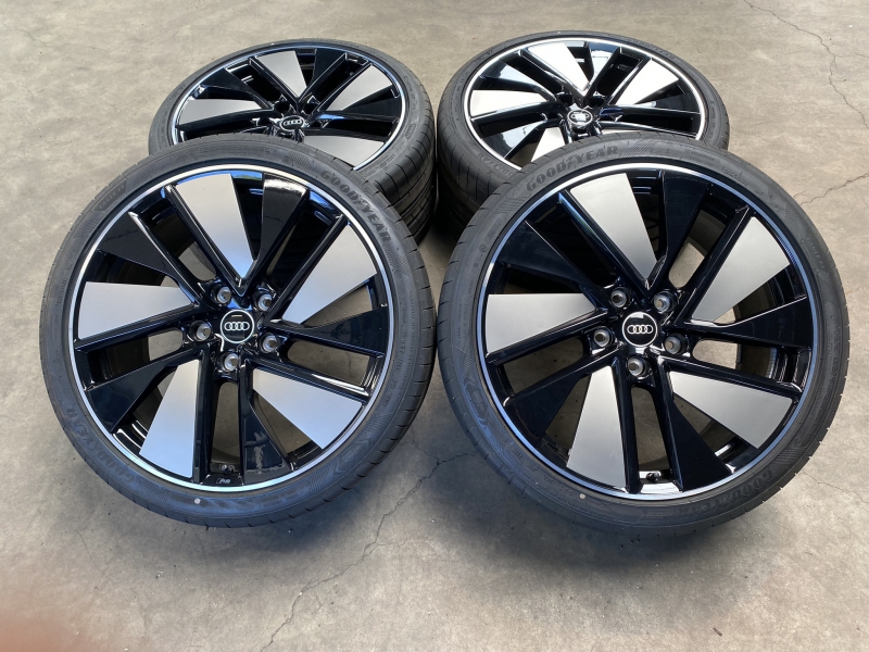 21 inch originele velgen + zomerbanden Audi E-Tron GT RS 4J3601025J 4J3601025K