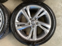 17 inch originele Valencia velgen + zomerbanden Volkswagen Golf 8 5H0601025AF