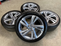 17 inch originele Valencia velgen + zomerbanden Volkswagen Golf 8 5H0601025AF