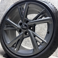 18 inch originele velgen +  zomerbanden Audi A3 S3 8Y 8Y060102G set 2