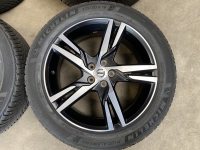 19 inch originele R line velgen + winterbanden Volvo XC40 31423931 set 1