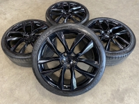 21 inch originele Arachnid velgen + zomerbanden Tesla Model S 1075749-00-C - 1075749-00-D