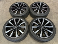 18 inch originele velgen + zomerbanden Toyota Auris 225 40 18