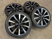 18 inch originele velgen + zomerbanden Toyota Auris 225 40 18