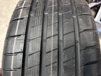 18 inch originele velgen + zomerbanden Toyota Auris 225 40 18
