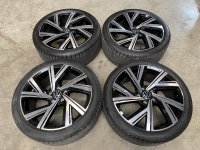 18 inch originele Bergamo velgen + zomerbanden Volkswagen Golf  8 5H0601025AB