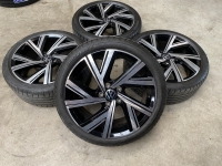 18 inch originele Bergamo velgen + zomerbanden Volkswagen Golf  8 5H0601025AB