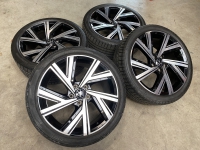 18 inch originele Bergamo velgen + zomerbanden Volkswagen Golf  8 5H0601025AB
