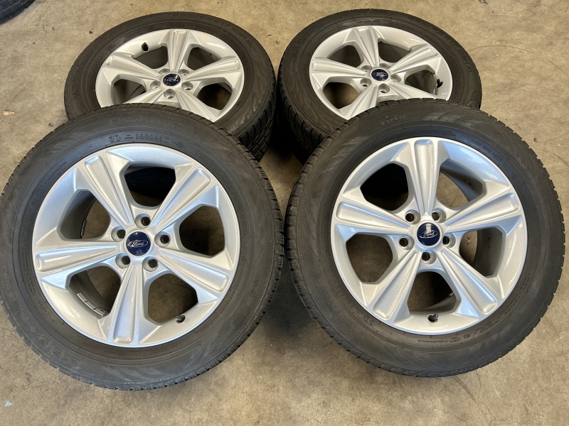 17 inch originele velgen + winterbanden Ford Kuga