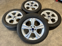 17 inch originele velgen + winterbanden Ford Kuga