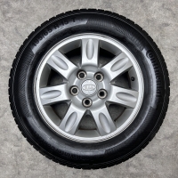 15 inch originele velgen + winterbanden Kia Carens