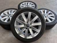 17 inch originele Porto velgen + zomerbanden Volkswagen Golf 5K0601025F set 1