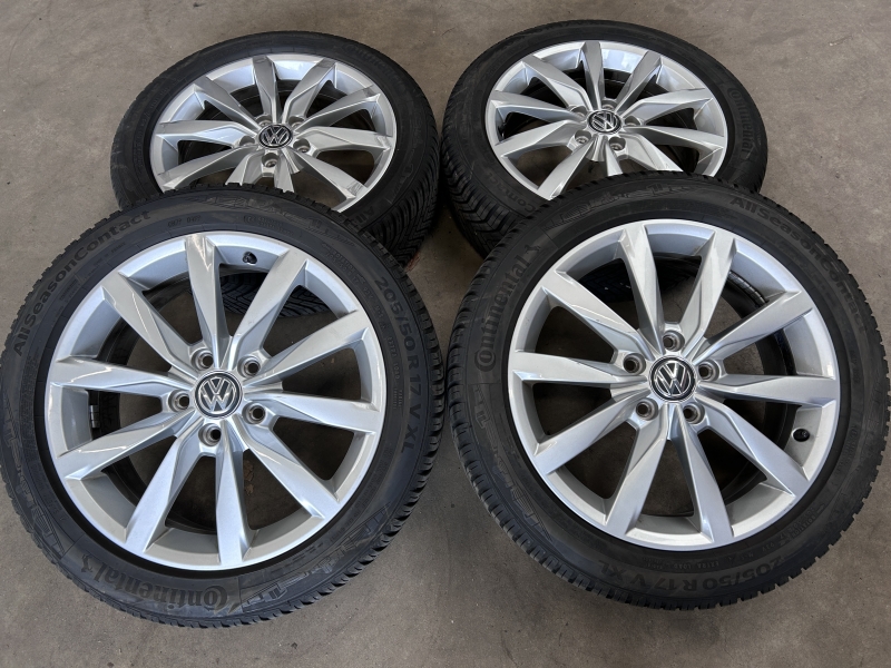 17 inch Dijon velgen + vierseizoenenbanden Volkswagen Golf 5GO601025K