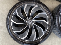 17 inch originele  Ventura velgen + zomerbanden Volkswagen Golf 8 5HG601025B