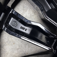 zwarte 20 inch originele Suzuka velgen + winterbanden Volkswagen Tiguan 5NA601025G