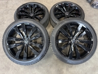 zwarte 20 inch originele Suzuka velgen + winterbanden Volkswagen Tiguan 5NN601025E