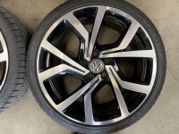 19 inch originele Brescia velgen + zomerbanden Volkswagen Golf 7 clubsport 5G0601025CL