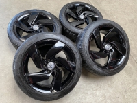 zwarte 17 inch originele Volkswagen Golf 8 Richmond GTI velgen set 2