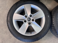 16  inch originele velgen + winterbanden Skoda Octavia 5E0601025H set 1