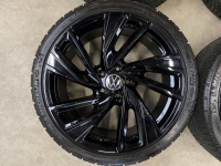 19 inch originele  Adelaide GTI velgen + winterbanden Volkswagen Golf 8 5H0601025R zwart