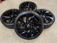 19 inch originele  Adelaide GTI velgen + winterbanden Volkswagen Golf 8 5H0601025R zwart