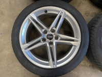 18 inch originele velgen + zomerbanden Audi A4 B9 B8 8W0601025EC