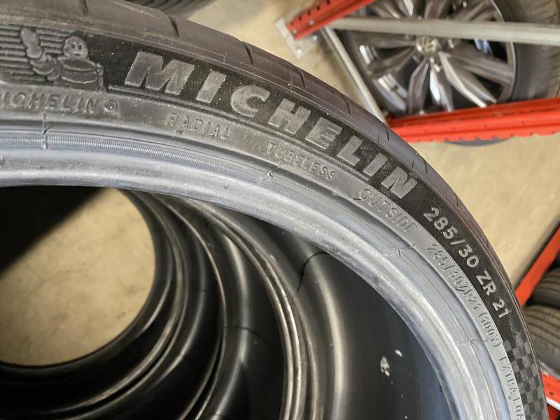 285 30 21 Michelin Pilot Sport 4 S - www.originalwheels.nl