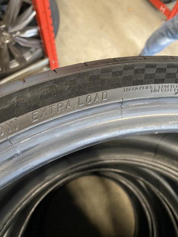 285 30 21 Michelin Pilot Sport 4 S - www.originalwheels.nl