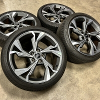 18 inch originele velgen +  zomerbanden Audi A3 S3 8Y 8Y0601025H set 1